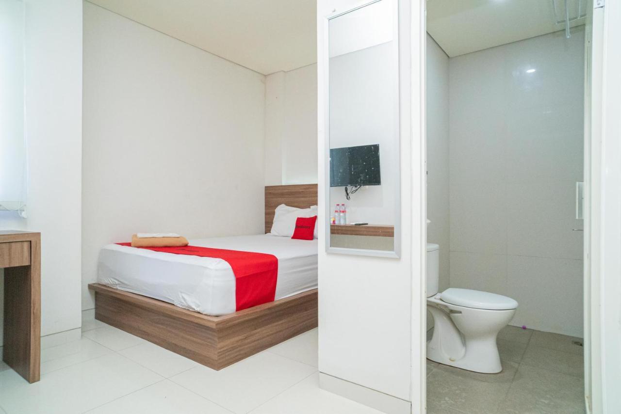 Reddoorz Plus @ Jalan Pemuda Timur ボジョネゴロ エクステリア 写真