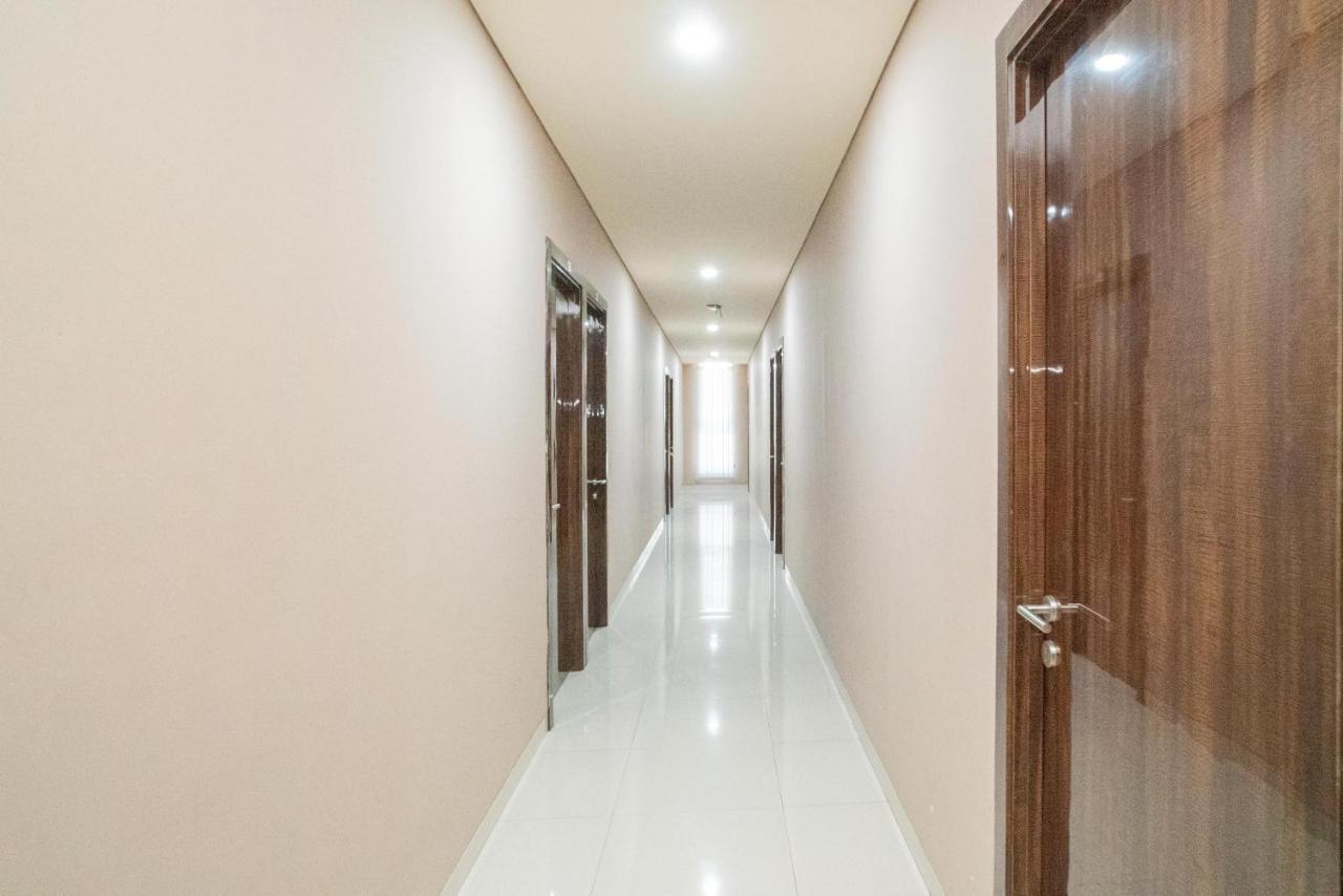 Reddoorz Plus @ Jalan Pemuda Timur ボジョネゴロ エクステリア 写真