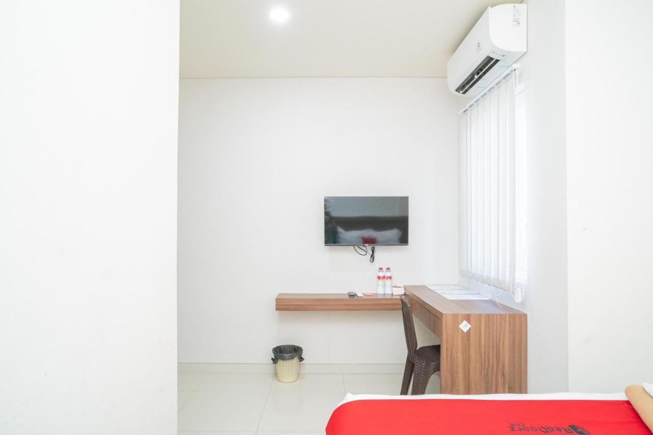 Reddoorz Plus @ Jalan Pemuda Timur ボジョネゴロ エクステリア 写真