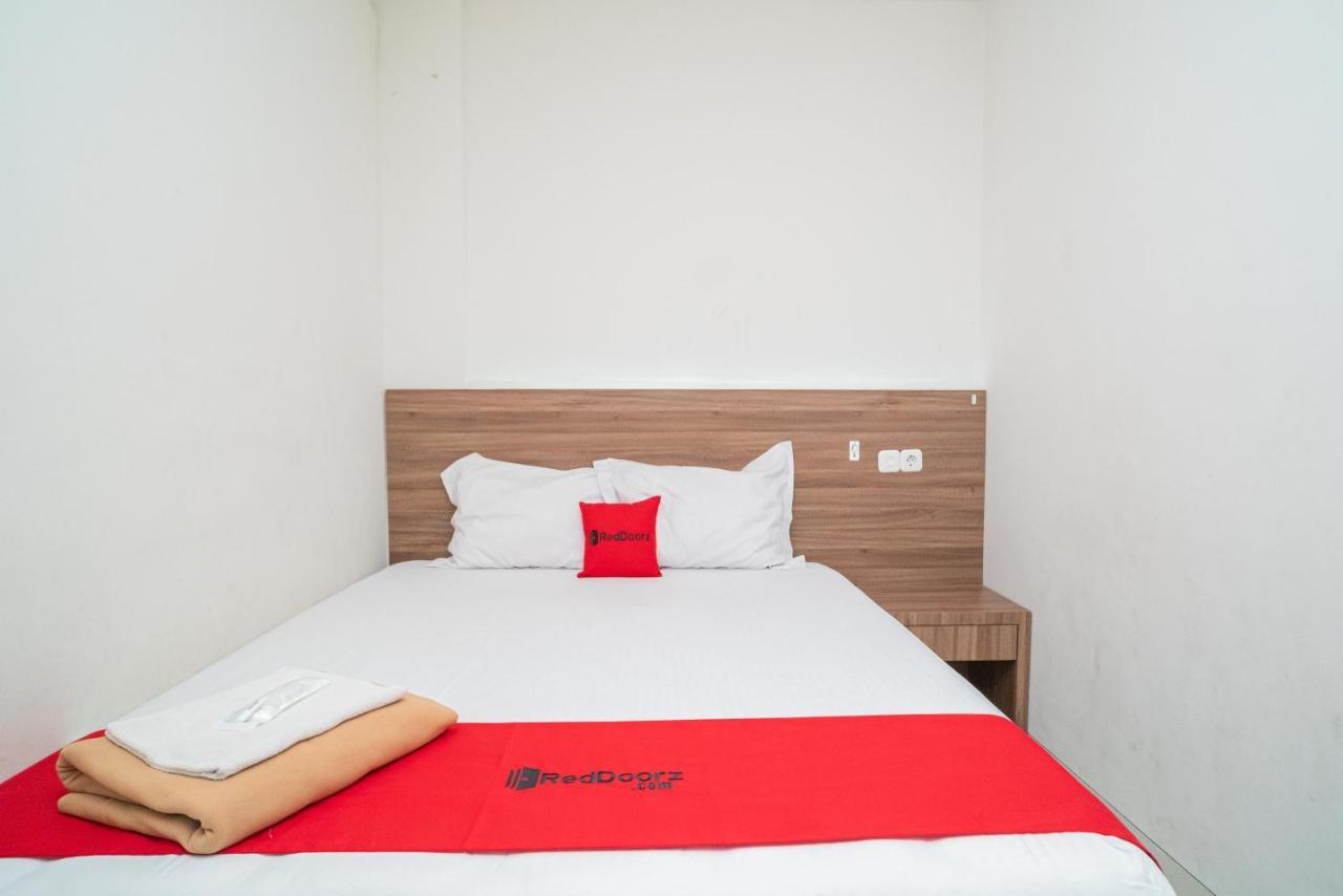 Reddoorz Plus @ Jalan Pemuda Timur ボジョネゴロ エクステリア 写真