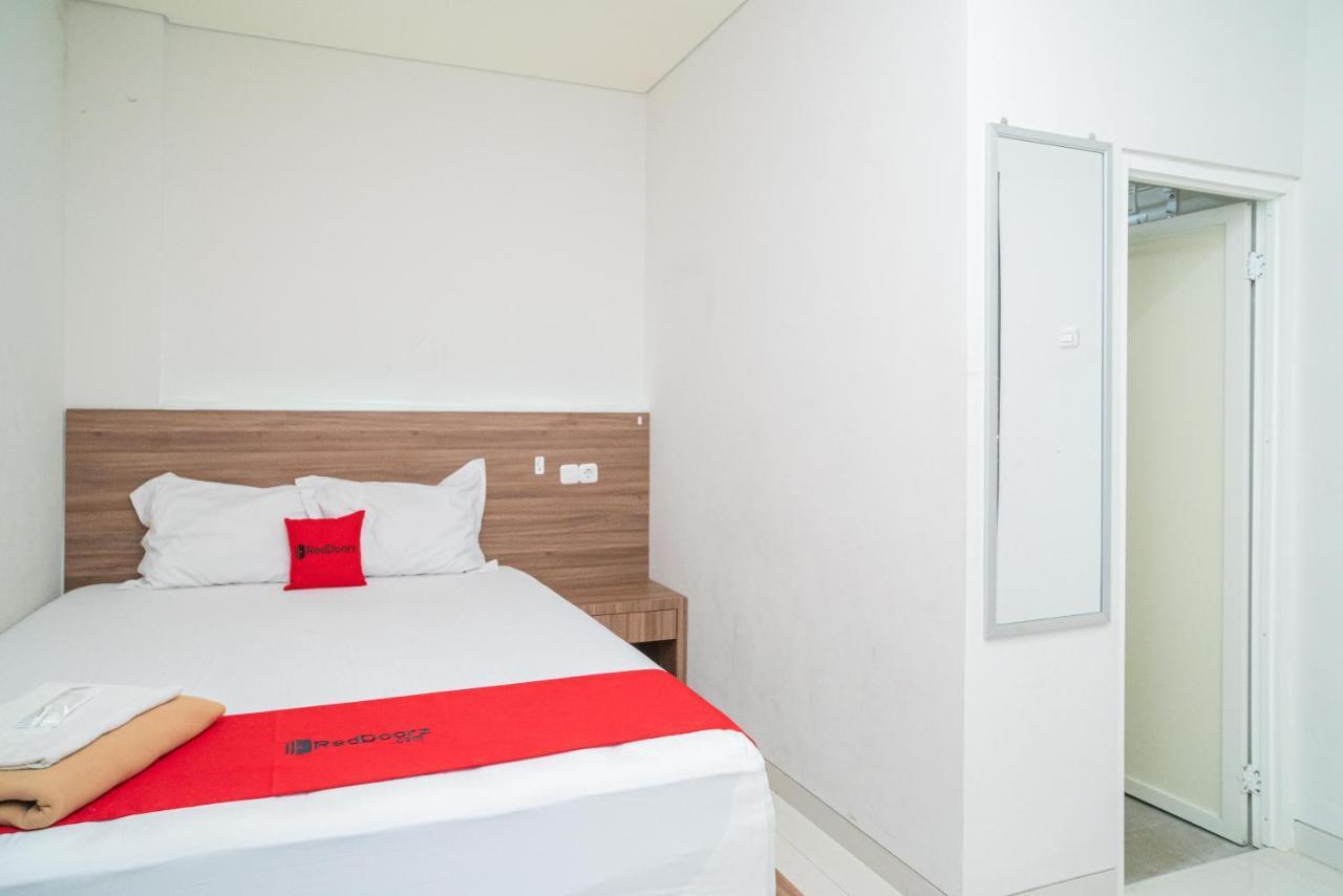 Reddoorz Plus @ Jalan Pemuda Timur ボジョネゴロ エクステリア 写真