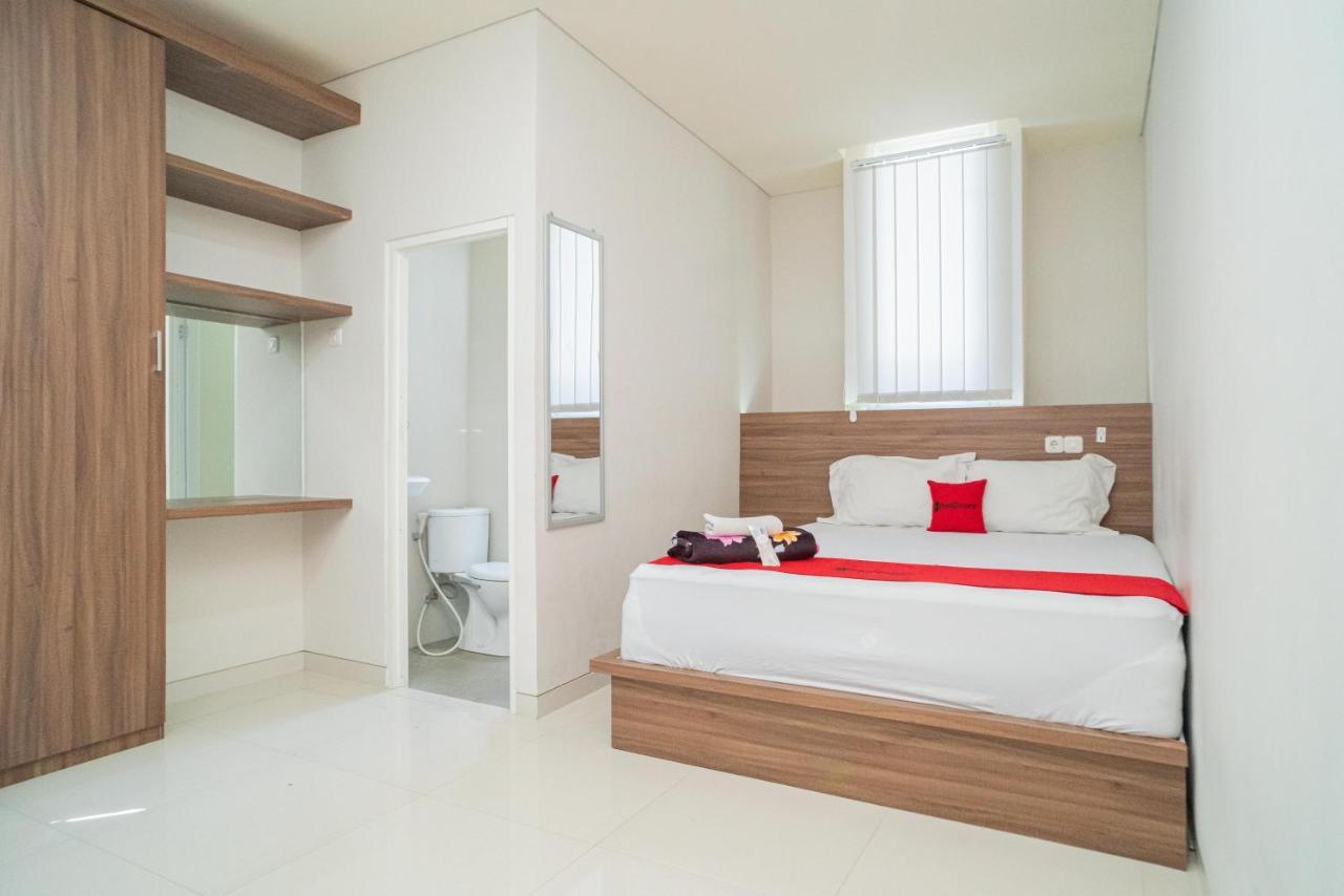 Reddoorz Plus @ Jalan Pemuda Timur ボジョネゴロ エクステリア 写真