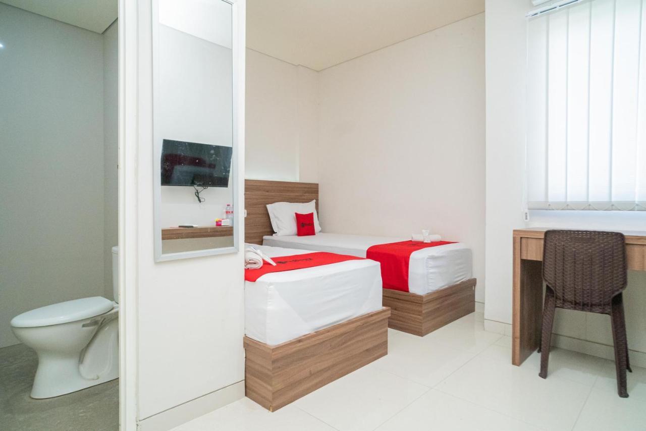 Reddoorz Plus @ Jalan Pemuda Timur ボジョネゴロ エクステリア 写真