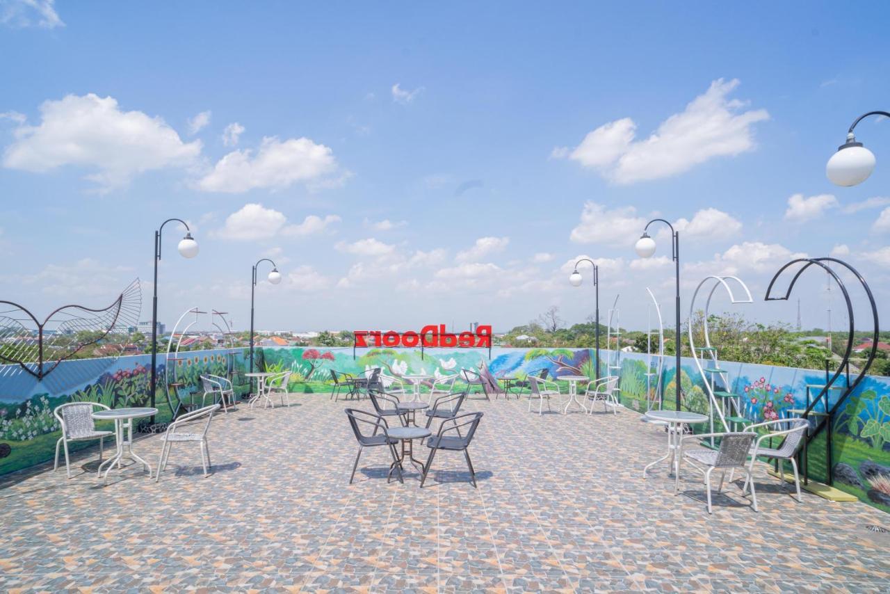 Reddoorz Plus @ Jalan Pemuda Timur ボジョネゴロ エクステリア 写真