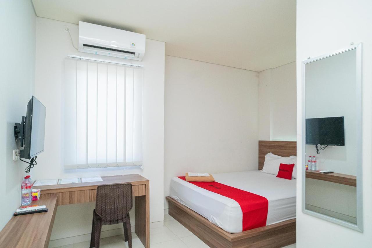 Reddoorz Plus @ Jalan Pemuda Timur ボジョネゴロ エクステリア 写真