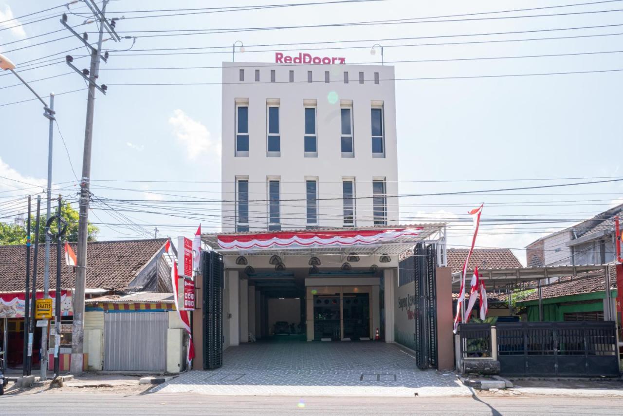 Reddoorz Plus @ Jalan Pemuda Timur ボジョネゴロ エクステリア 写真